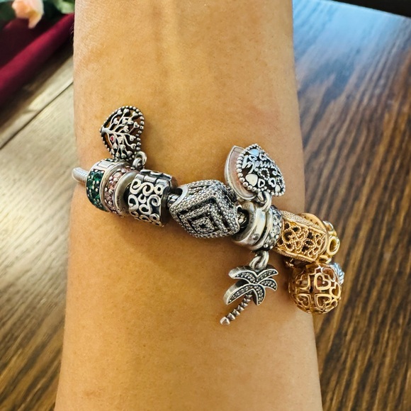 Pandora Moments Heart Clasp Snake Chain Bracelet with charms - Picture 10 of 15